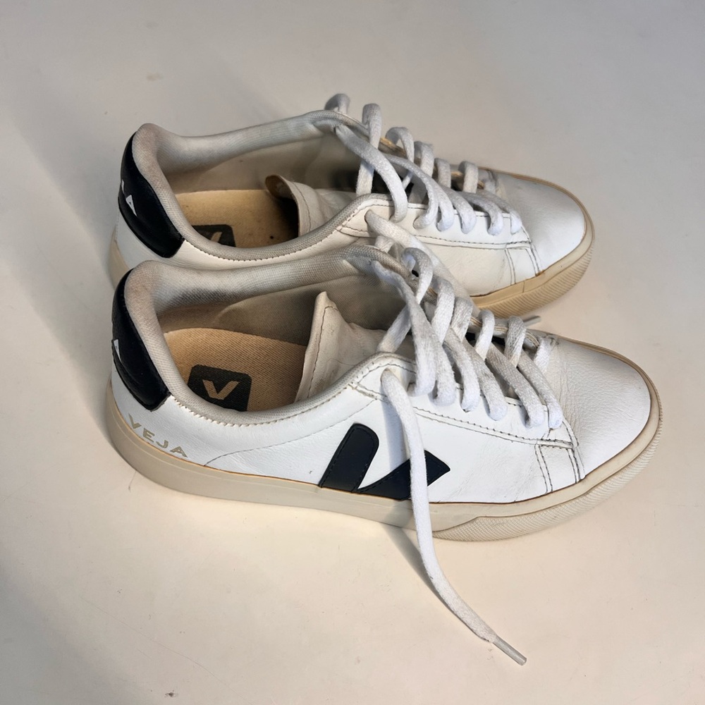Veja Retro Low-Top Sneakers in White and Black size 7 - Picture 4 of 10